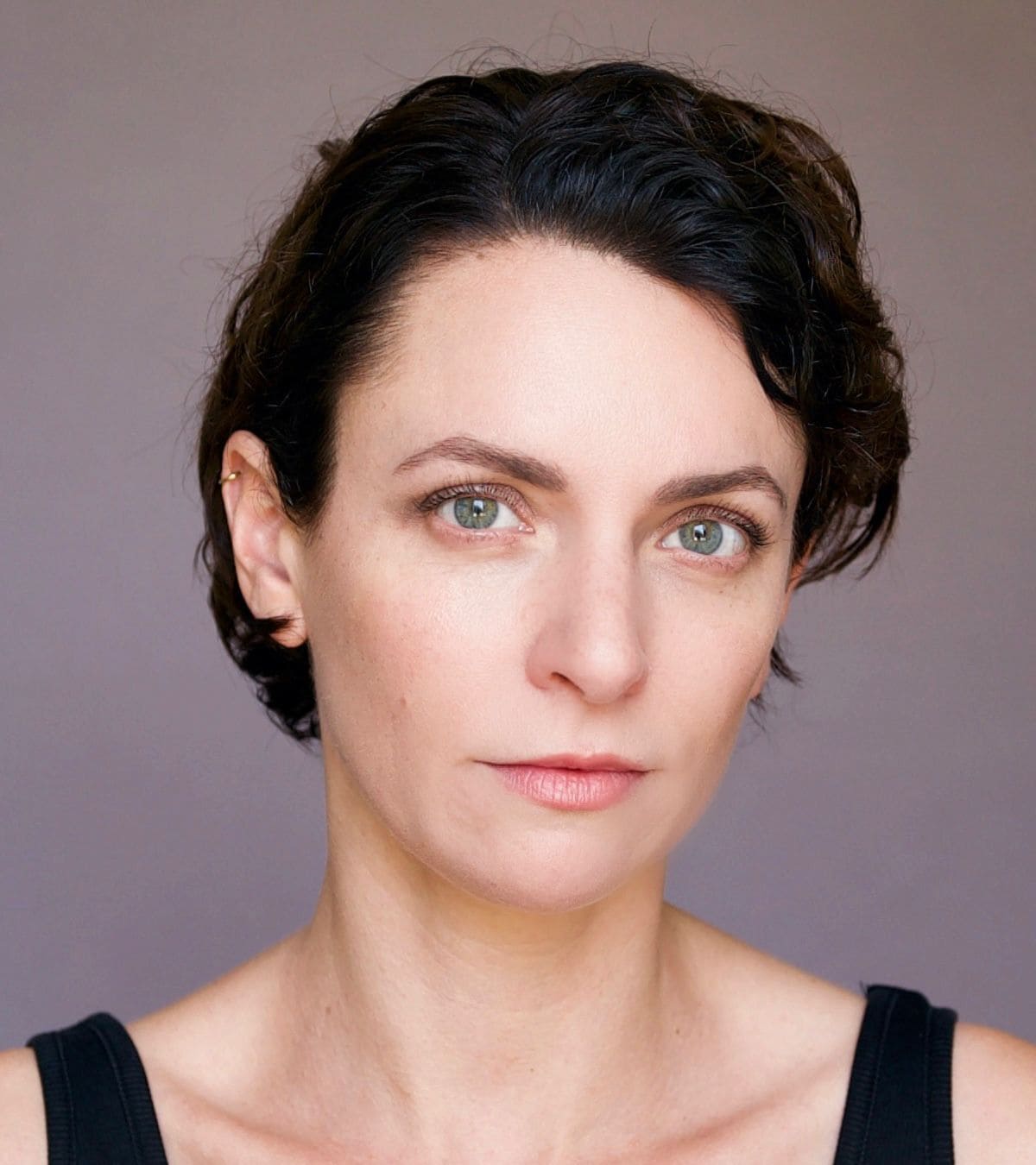 Audrey - multilingual Paris tour guide and actress specializing in Père Lachaise Cemetery and shopping tours in Paris