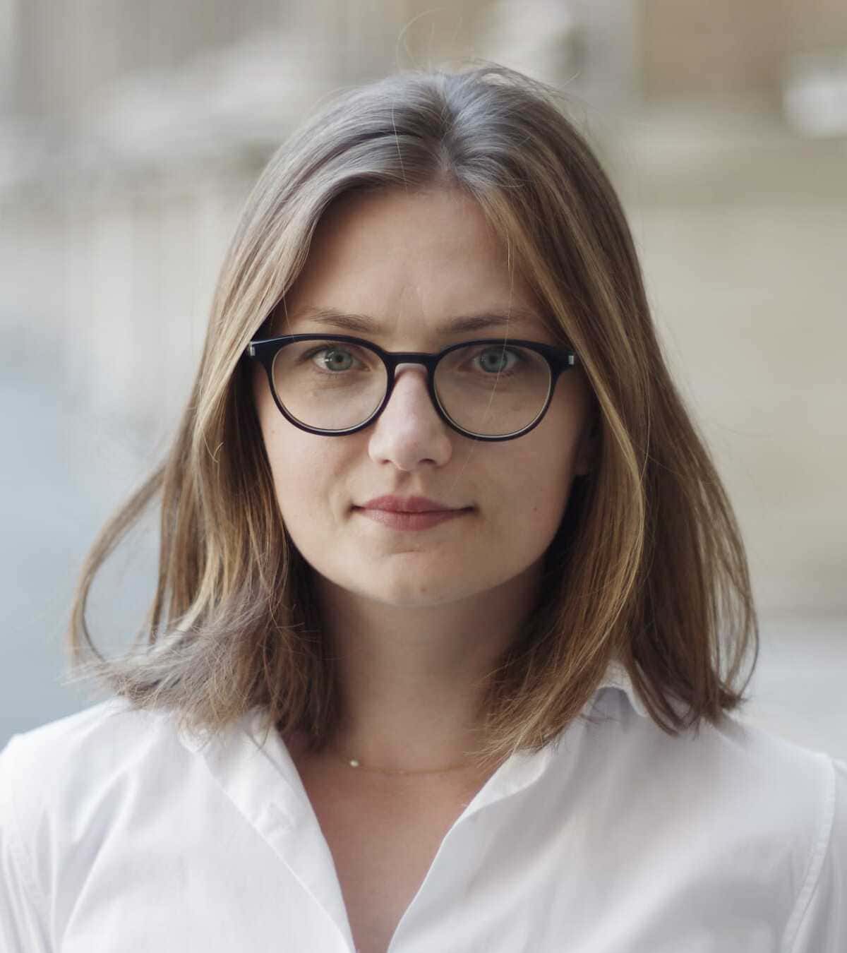 Kotryna - Paris art history tour guide, Louvre and Orsay Museum specialist, expert in French art and cultural tours